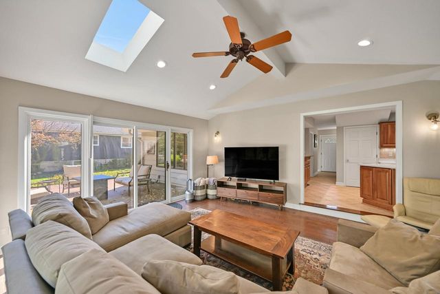 21400 Lancelot DRIVE, Brookfield, WI 53045