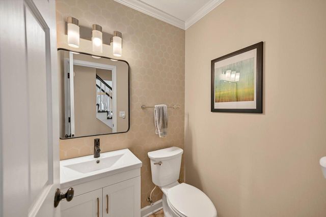 21400 Lancelot DRIVE, Brookfield, WI 53045