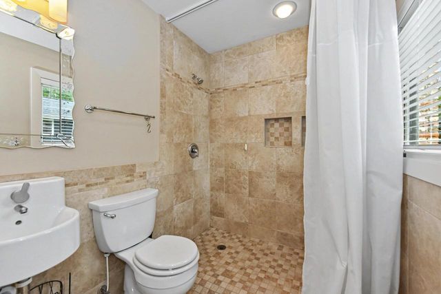 21400 Lancelot DRIVE, Brookfield, WI 53045