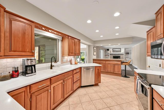 21400 Lancelot DRIVE, Brookfield, WI 53045