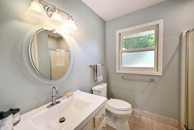 21400 Lancelot DRIVE, Brookfield, WI 53045