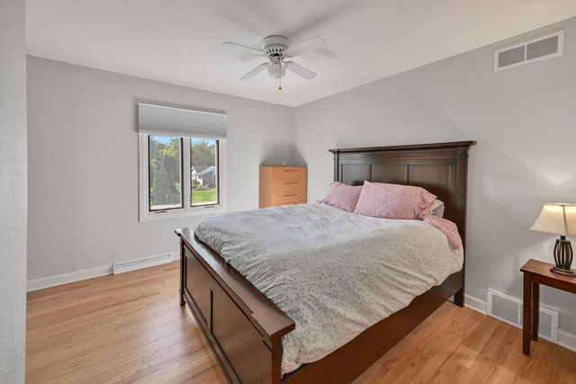 21400 Lancelot DRIVE, Brookfield, WI 53045