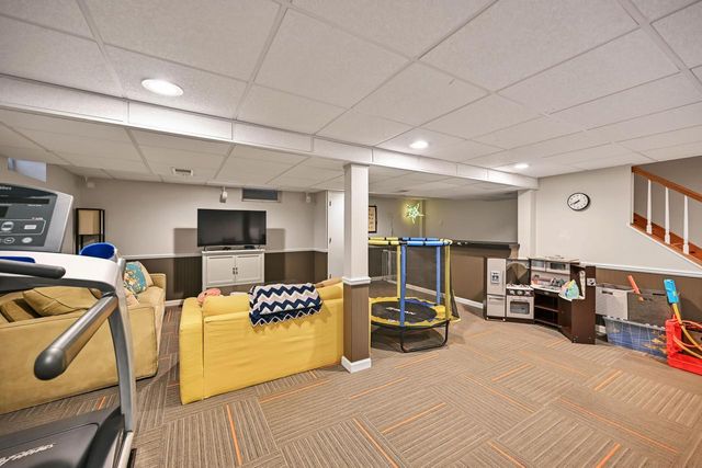 21400 Lancelot DRIVE, Brookfield, WI 53045