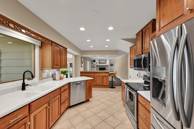 21400 Lancelot DRIVE, Brookfield, WI 53045