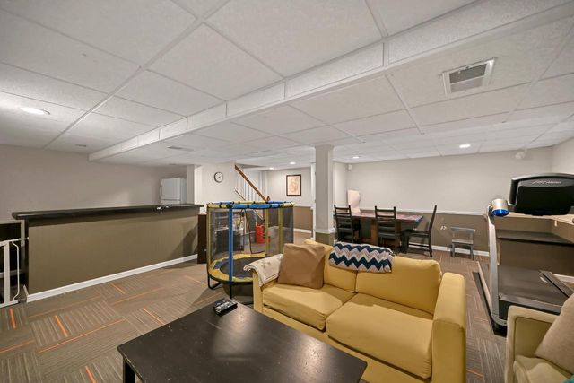 21400 Lancelot DRIVE, Brookfield, WI 53045
