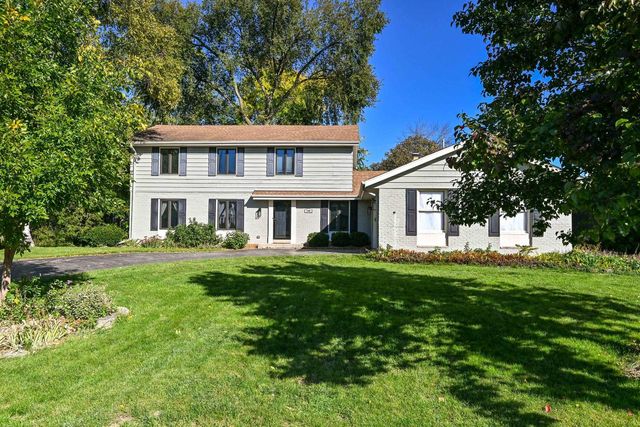 21400 Lancelot DRIVE, Brookfield, WI 53045