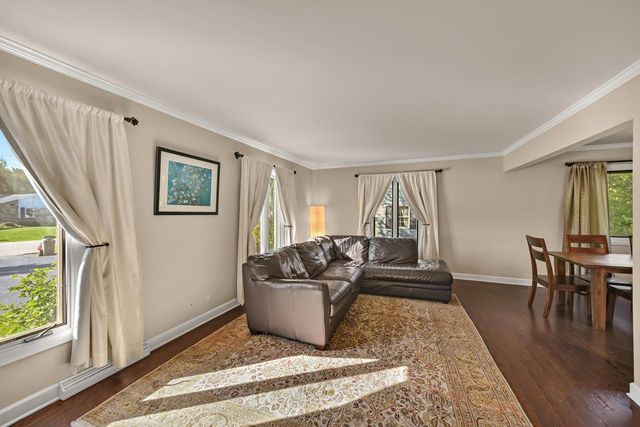 21400 Lancelot DRIVE, Brookfield, WI 53045