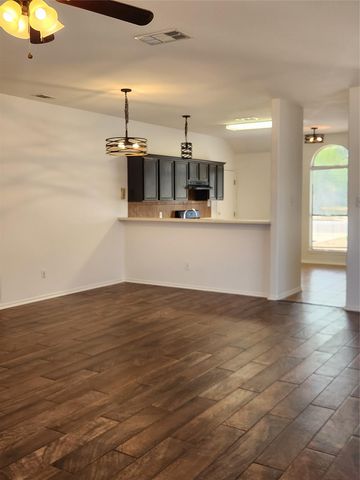 504 Texas Ave, Round Rock, TX 78664