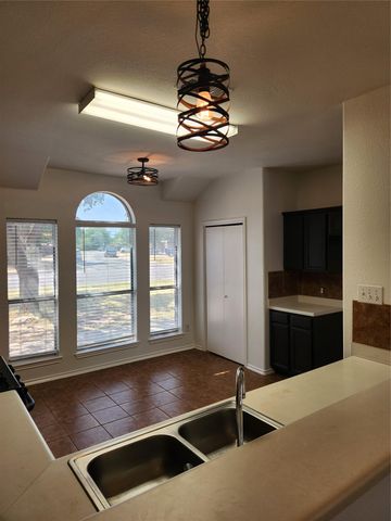 504 Texas Ave, Round Rock, TX 78664
