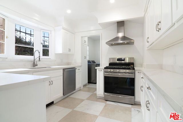 1040 S Alfred Street, Los Angeles, CA 90035