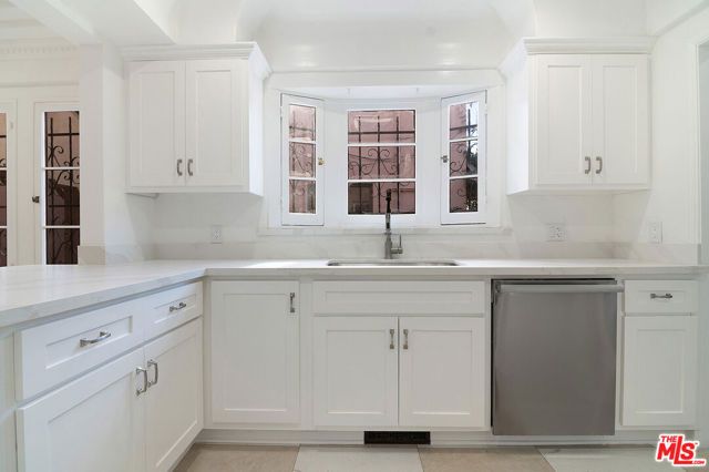 1040 S Alfred Street, Los Angeles, CA 90035