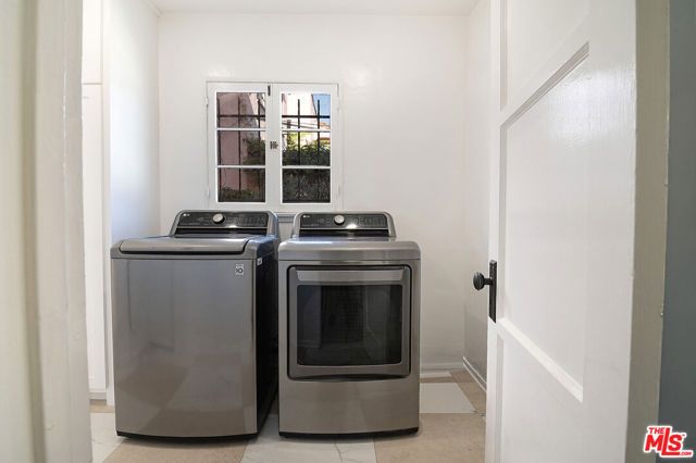 1040 S Alfred Street, Los Angeles, CA 90035