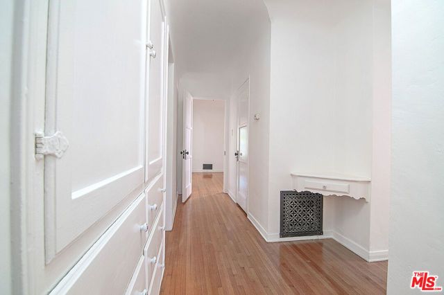 1040 S Alfred Street, Los Angeles, CA 90035