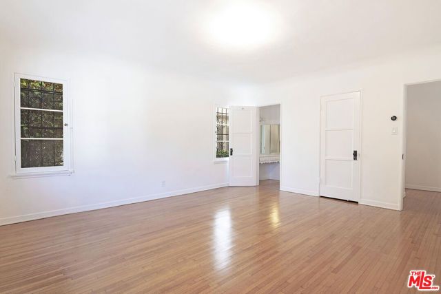 1040 S Alfred Street, Los Angeles, CA 90035