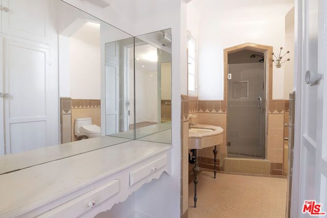 1040 S Alfred Street, Los Angeles, CA 90035