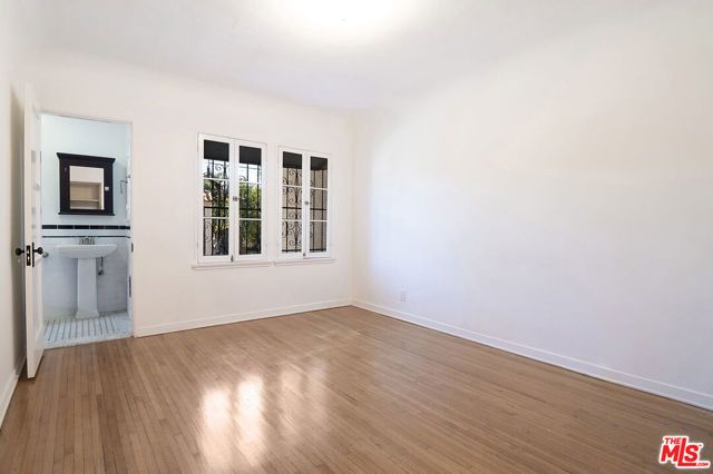 1040 S Alfred Street, Los Angeles, CA 90035