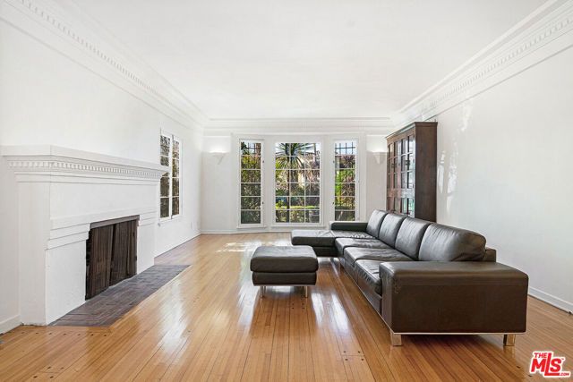 1040 S Alfred Street, Los Angeles, CA 90035