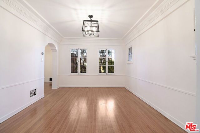 1040 S Alfred Street, Los Angeles, CA 90035