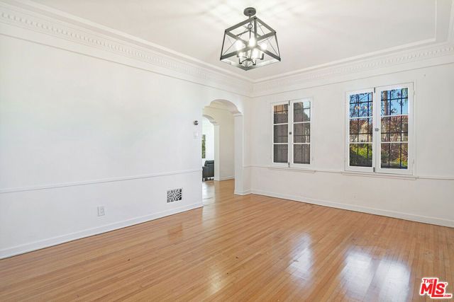 1040 S Alfred Street, Los Angeles, CA 90035