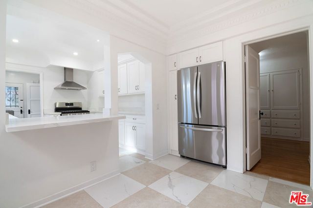 1040 S Alfred Street, Los Angeles, CA 90035