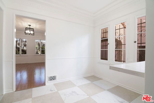 1040 S Alfred Street, Los Angeles, CA 90035