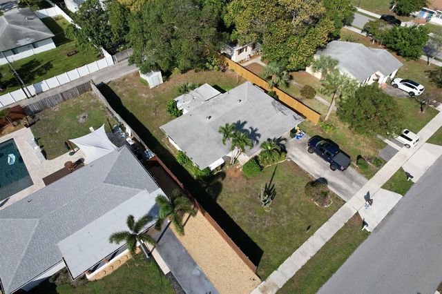 910 SE 3rd Avenue, Delray Beach, FL 33483