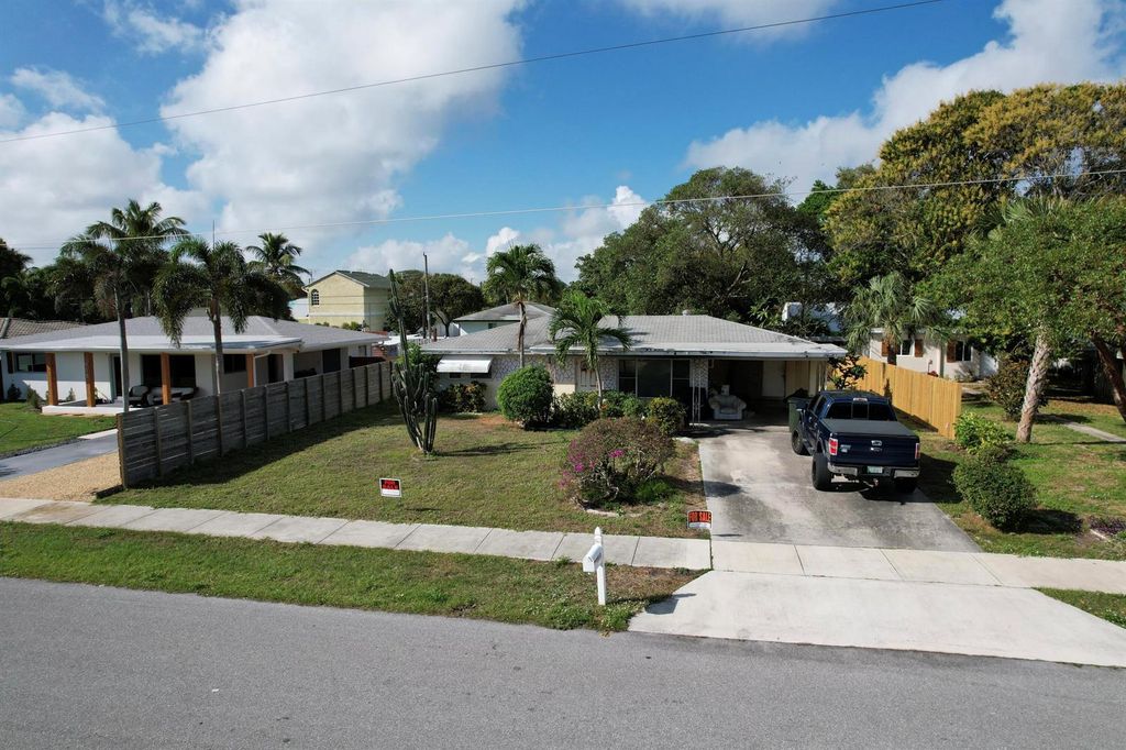 910 SE 3rd Avenue, Delray Beach, FL 33483
