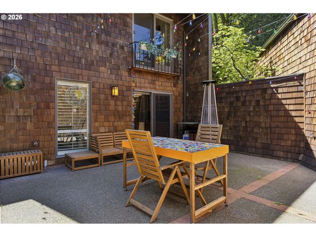 14 PREAKNESS Ct, Lake Oswego, OR 97035