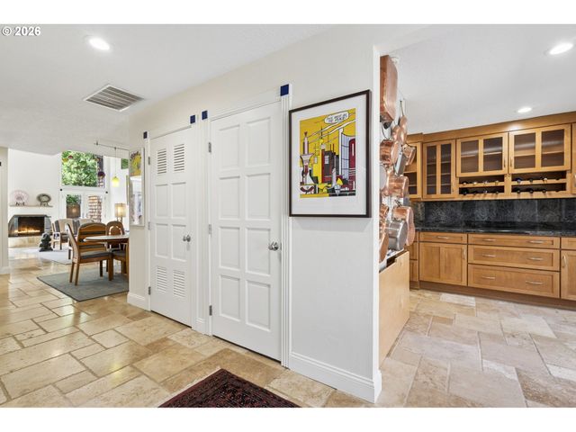 14 PREAKNESS Ct, Lake Oswego, OR 97035