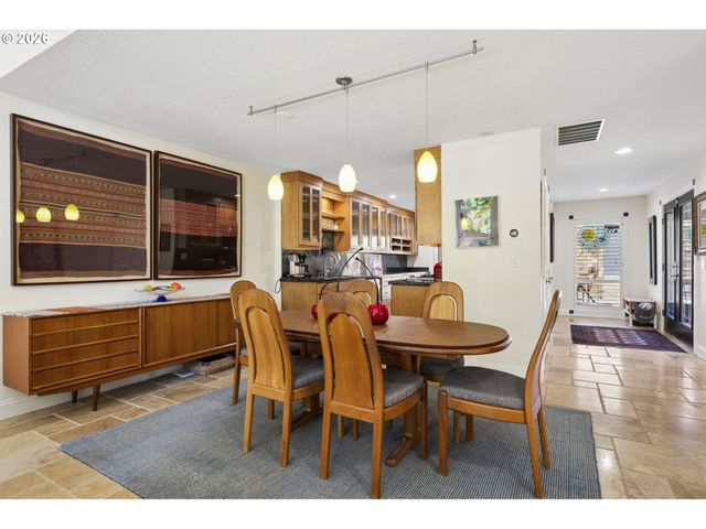 14 PREAKNESS Ct, Lake Oswego, OR 97035