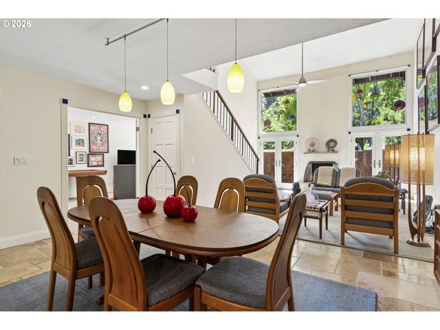 14 PREAKNESS Ct, Lake Oswego, OR 97035