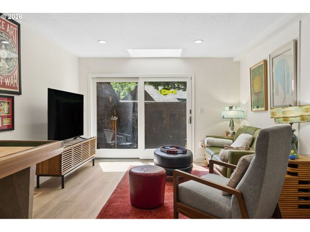 14 PREAKNESS Ct, Lake Oswego, OR 97035
