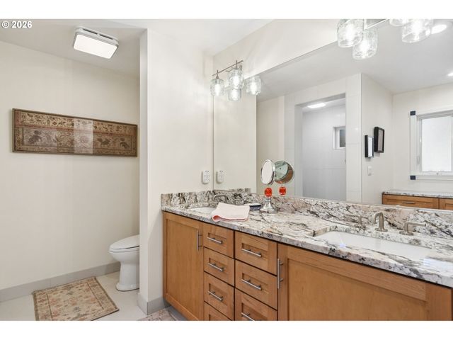 14 PREAKNESS Ct, Lake Oswego, OR 97035