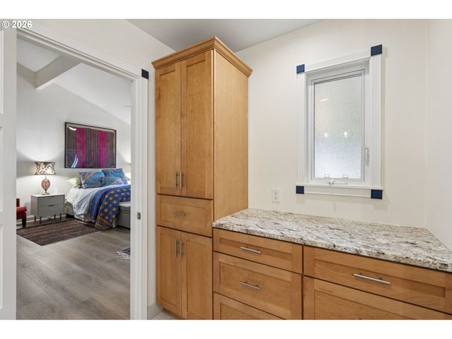 14 PREAKNESS Ct, Lake Oswego, OR 97035