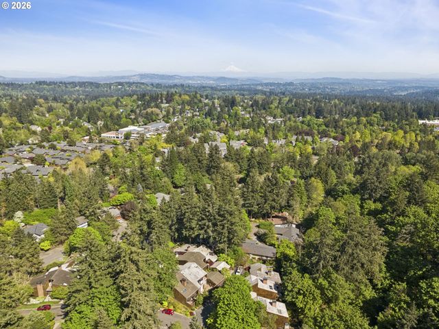 14 PREAKNESS Ct, Lake Oswego, OR 97035