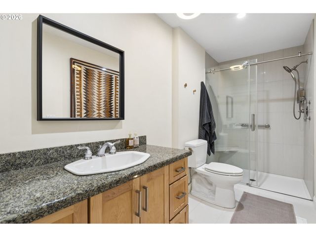 14 PREAKNESS Ct, Lake Oswego, OR 97035