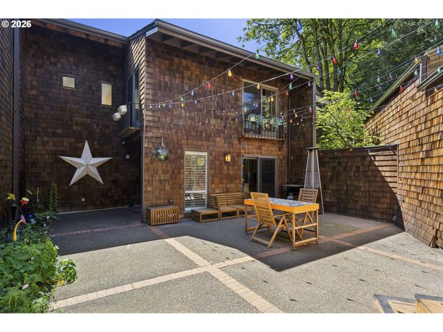 14 PREAKNESS Ct, Lake Oswego, OR 97035