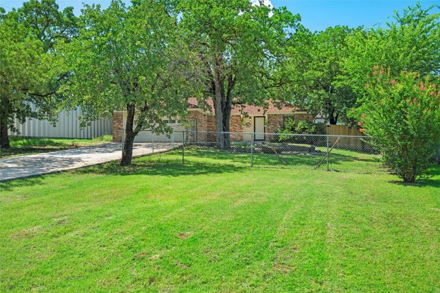 1517 Willow Wood Drive, Azle, TX 76020