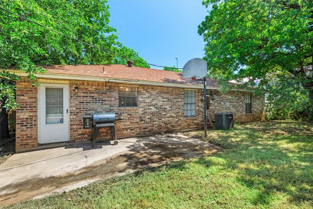 1517 Willow Wood Drive, Azle, TX 76020