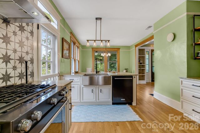 9 Houston Street, Asheville, NC 28801
