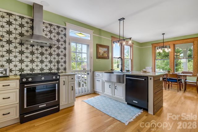 9 Houston Street, Asheville, NC 28801
