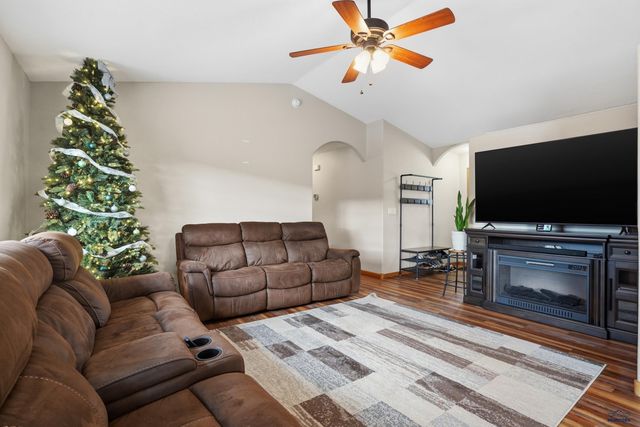 10161 VENTURA LN, Summerset, SD 57718