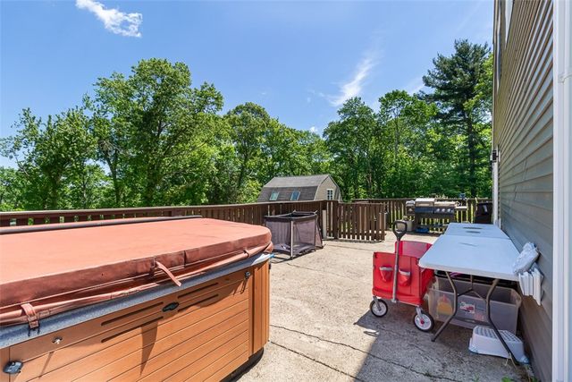 41 dexter rock Road, Lincoln, RI 02865