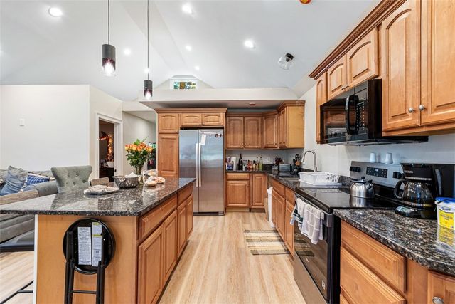 41 dexter rock Road, Lincoln, RI 02865