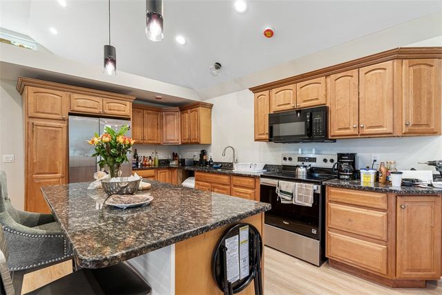 41 dexter rock Road, Lincoln, RI 02865