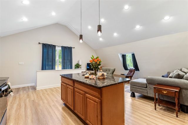 41 dexter rock Road, Lincoln, RI 02865