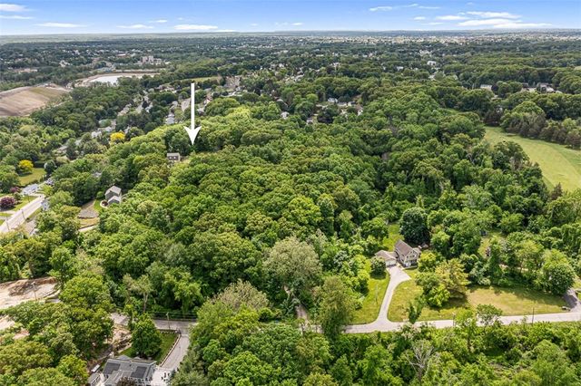 41 dexter rock Road, Lincoln, RI 02865