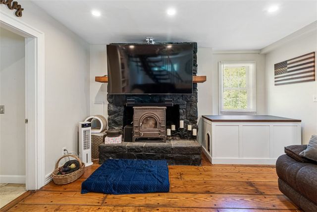 41 dexter rock Road, Lincoln, RI 02865