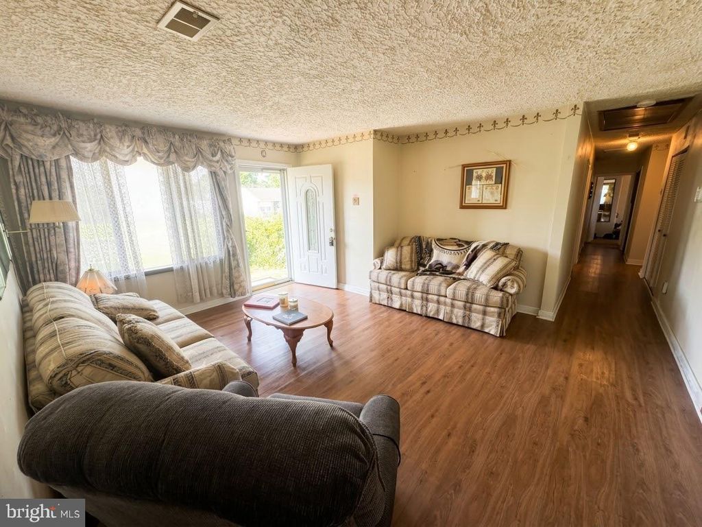200 ALLENDALE DR, MORRISVILLE, PA 19067 — photo 4