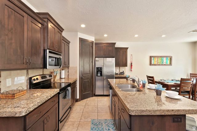 4182 E TORREY DR, Washington, UT 84780